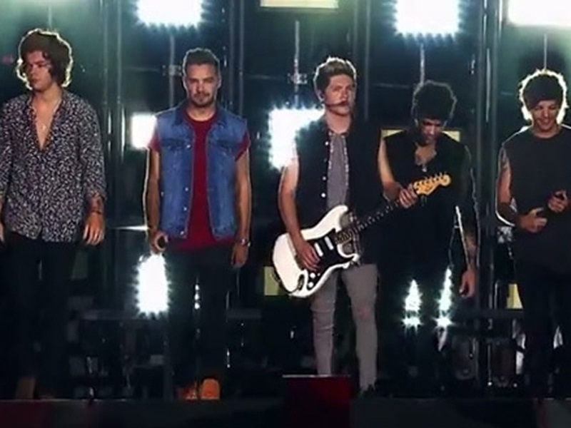 " One Direction Where We are" فيلم محبي فرقة One Direction